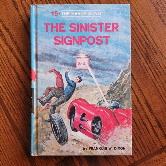 Hardy Boys Mysteries. The Hidden Harbor Mystery. The Sinister Signpost. Vintage - Picture 3 of 3